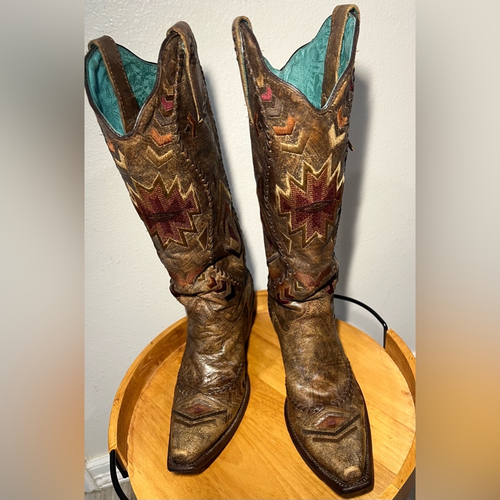 Corral Women’s Aztec Embroidered Cowgirl Boot Snip Toe C2872.  Size 6.5